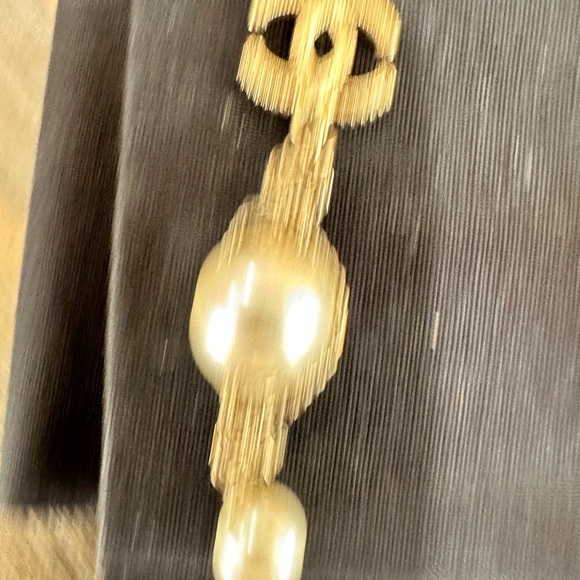 Chanel dangling earrings - Picture 10 of 12